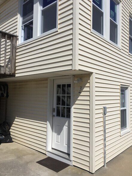 Building Photo - 44 Hancock Ave