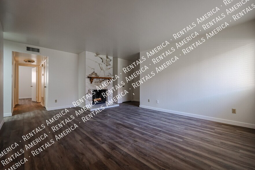 Building Photo - 5525 E Thomas Rd