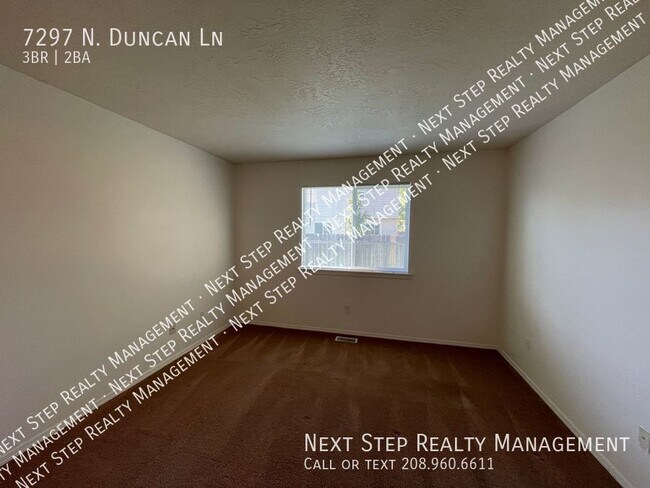 Building Photo - 3 Bed 2 Bath - NO SECURITY DEPOSIT REQUIRED!