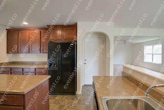 Building Photo - 1628 Stonewater Dr