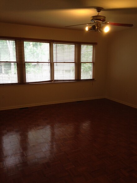 Large Masterbdrm - 17 Blake Ave