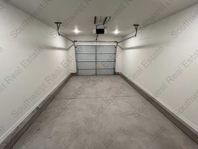 Building Photo - 2121 Bobwhite Ct