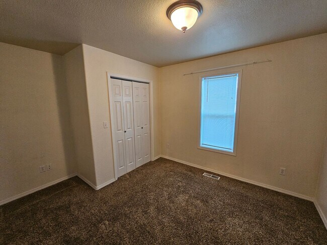 Building Photo - 1005 X Ave