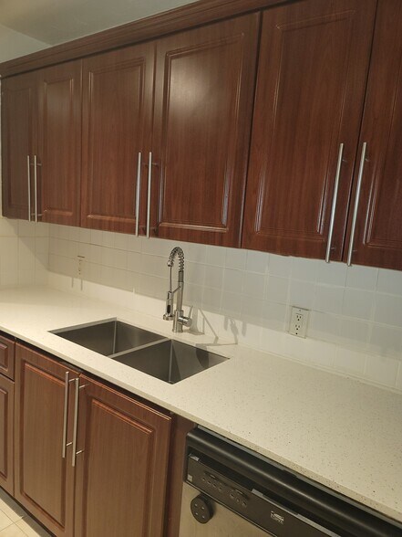 Building Photo - 13455 NE 10th Ave