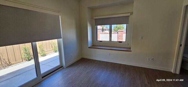 Building Photo - 520 E Clark Ave