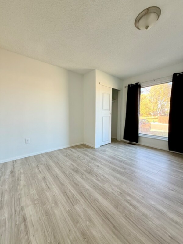 Building Photo - 2708 W 98th Dr