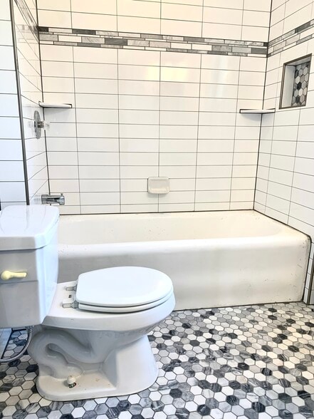 Building Photo - 2638 Fenwick Rd