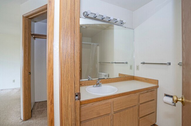 Building Photo - Spacious 3 Bedroom Home in Bremerton!