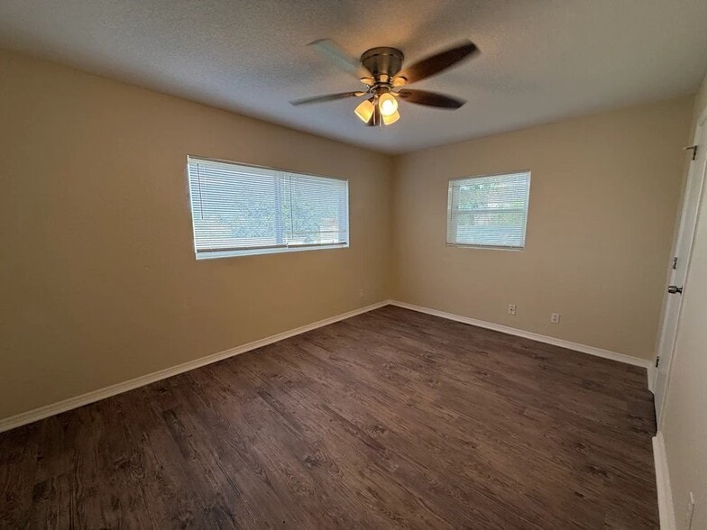 Building Photo - 3253 Little Sound Dr