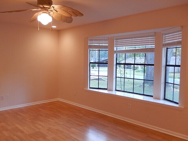 Building Photo - 4321 Snoopy Ln