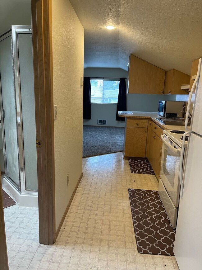 Building Photo - Above Garage Studio Apartment - $1400