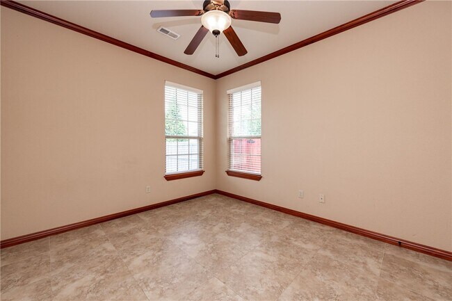 Building Photo - 3902 SW Banbury Dr