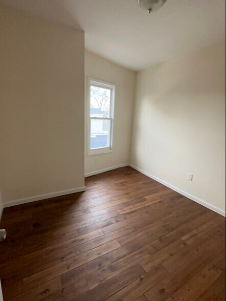 Building Photo - 826 S 15th St