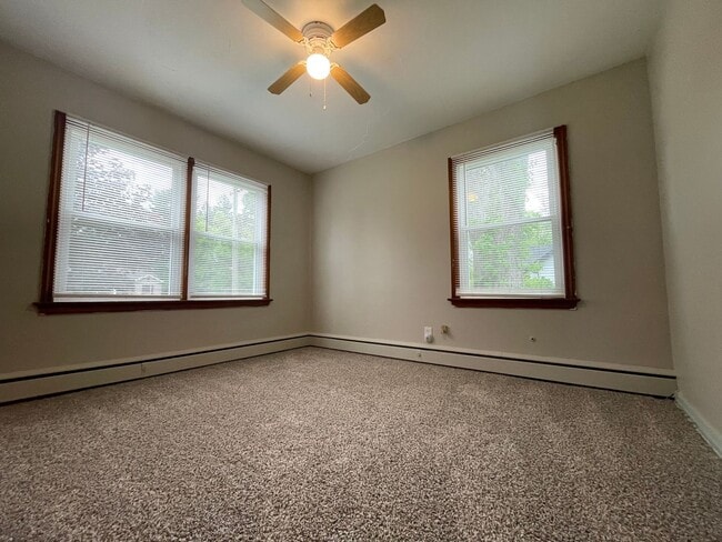 Building Photo - 3 Bedroom Home in Valpo