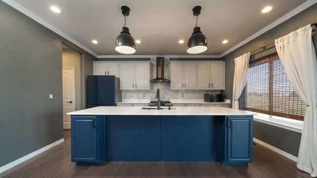 Building Photo - Stunning Two-Story in Desirable Lorson Ranch
