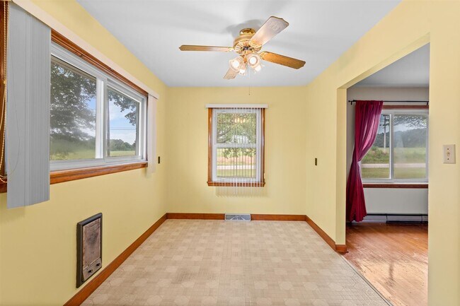 Building Photo - 2725 Rhodelia Rd