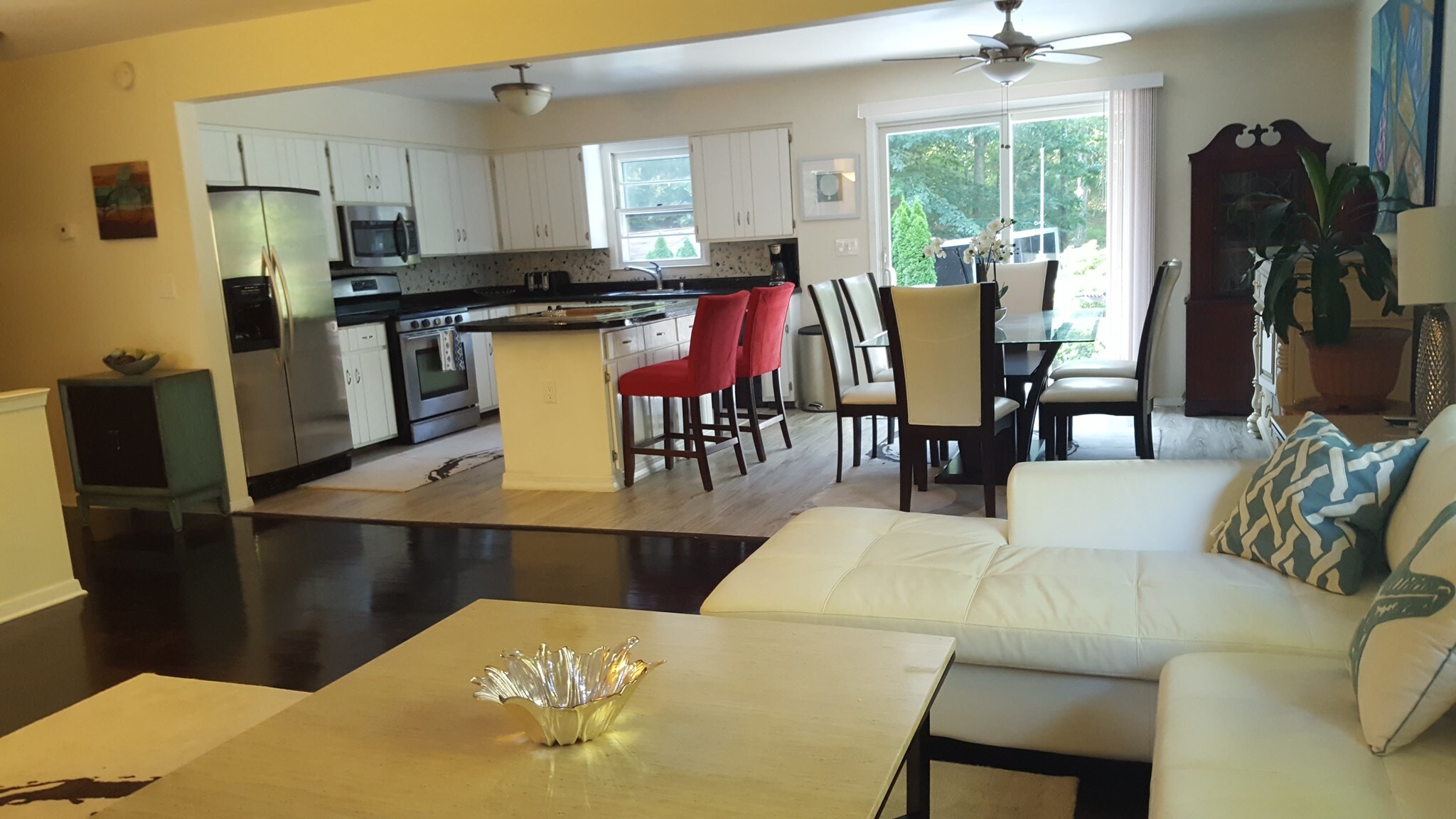 Living room and kitchen - 1520 Majors Path
