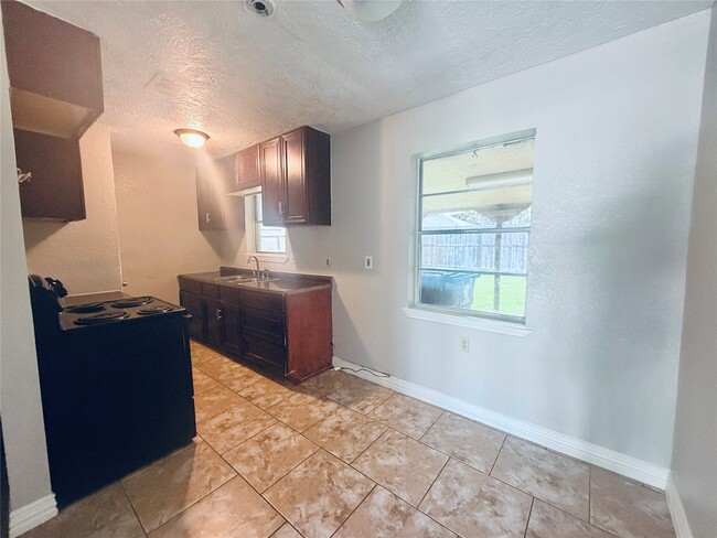 Building Photo - 12211 Wessex Dr