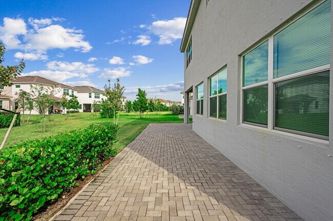 Building Photo - 14971 RedCove Pl