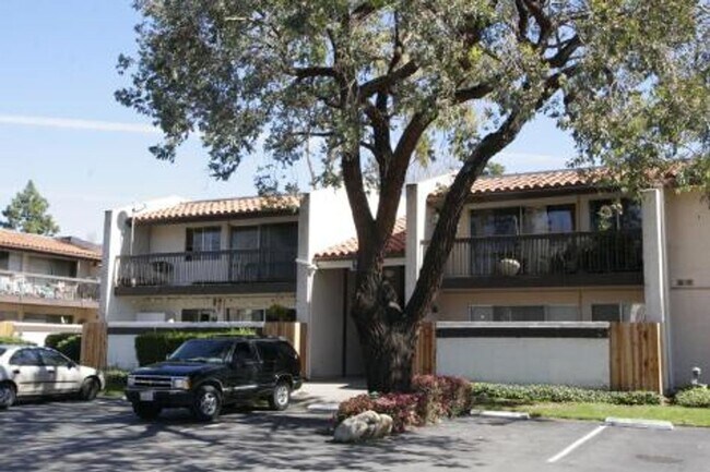 Building Photo - Bright single level 2 bed 1 bath Condo