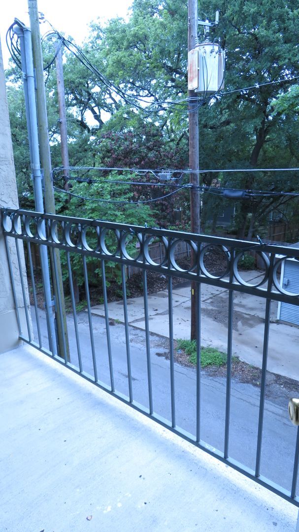 Building Photo - ROBBINS PLACE 202