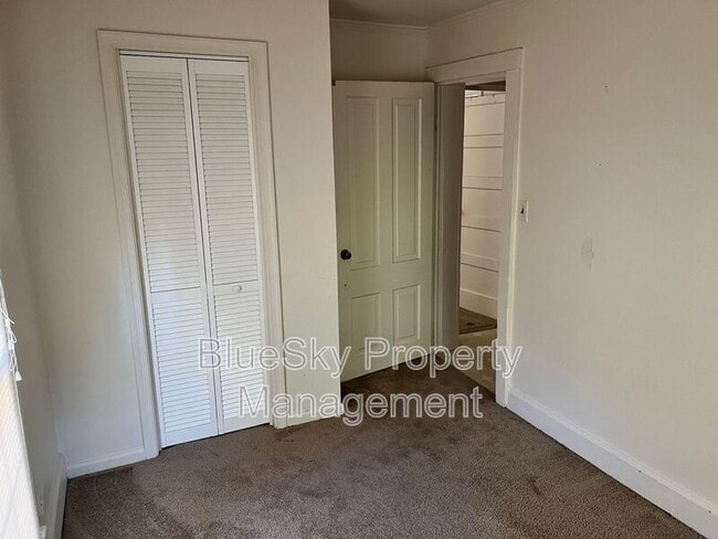 Building Photo - 1305 Cherry Ave