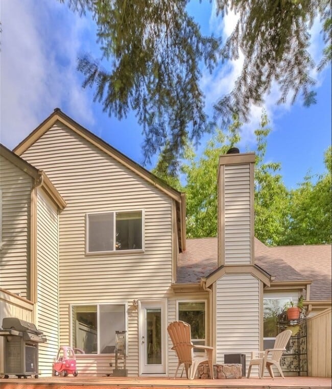 Building Photo - Lovely 2 bed Kirkland home