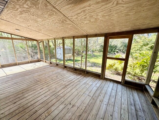 Building Photo - 5313 Soundview Ave