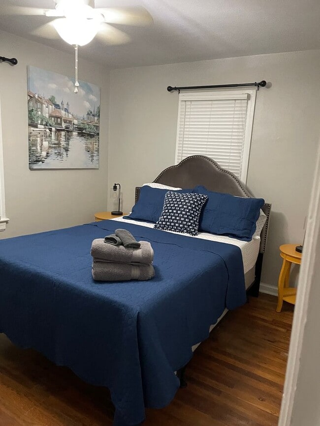 Building Photo - Charming 2 bedroom Duplex