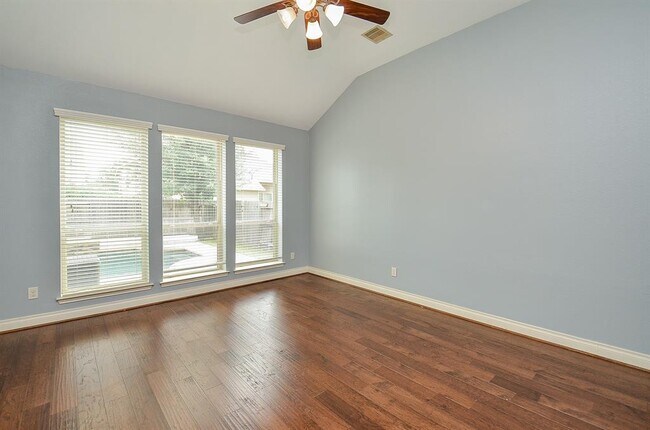 Building Photo - 28722 Maple Red Dr