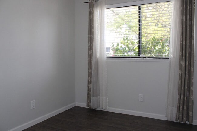 Building Photo - 7905 Julia Ct