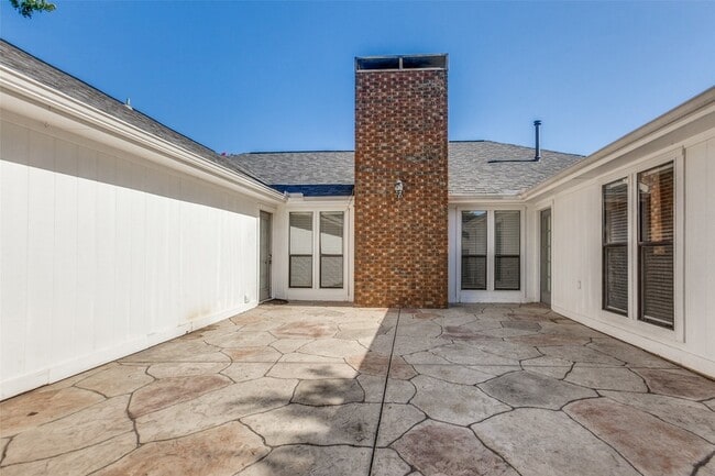 Building Photo - 4444 Hartford Dr