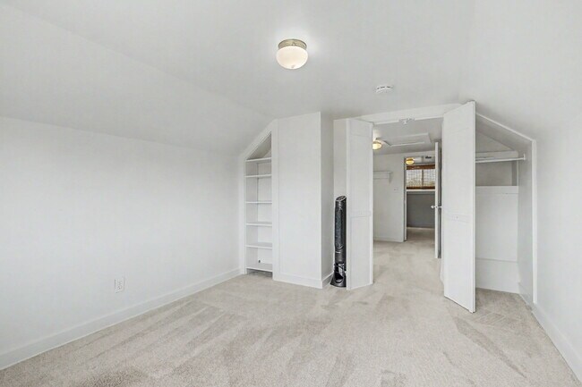 Building Photo - 110 S Quitman St