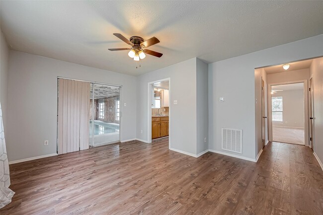 Building Photo - 227 Glencairn Ct
