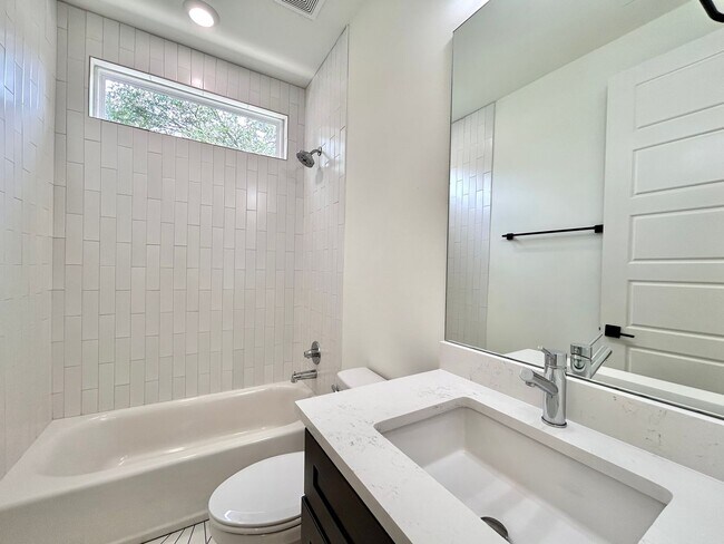 Building Photo - 1403 Cometa St