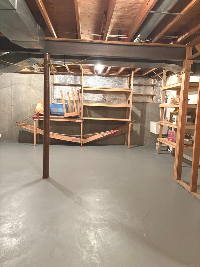 Building Photo - 5 Howes Ct