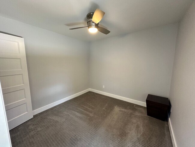 Building Photo - For Rent: Updated 3 Bed, 1.5 Bath Split-Le...