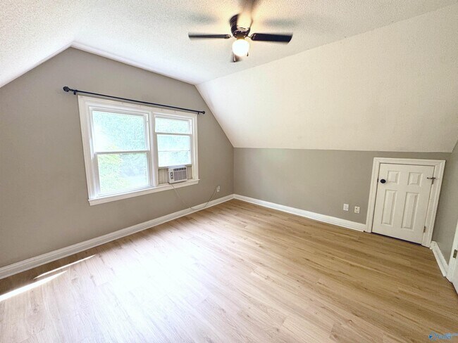 Building Photo - 192 Rosecliff Dr