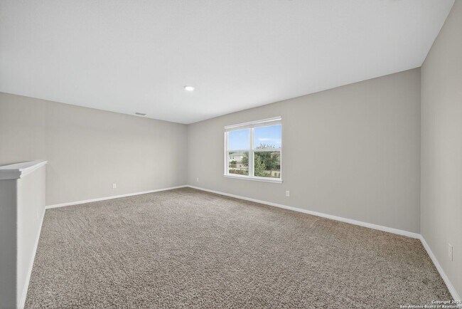 Building Photo - 5-BEDROOM HOME IN LUCKEY RANCH