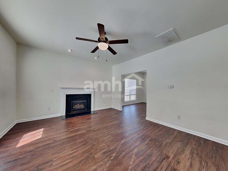 Building Photo - 547 Rockbridge Dr