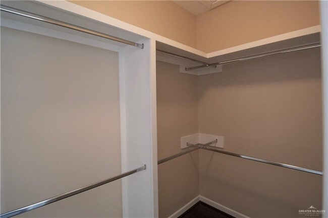 Building Photo - 15 Ulex Ave