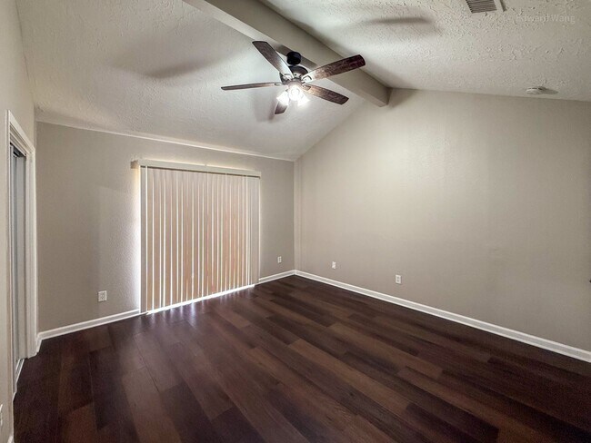 Building Photo - 530 Belwin Dr