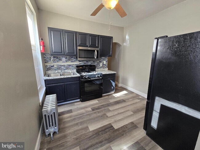 Building Photo - 1315 N 60th St