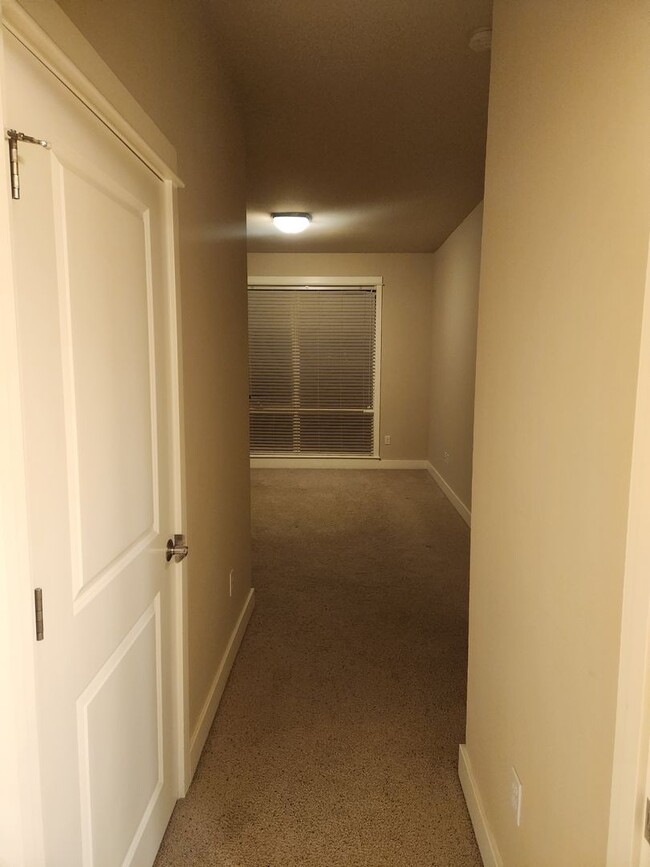 Building Photo - Washington Ave #306