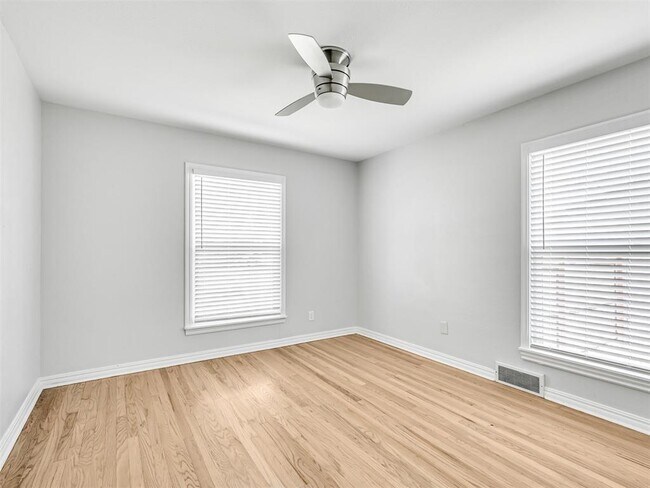 Building Photo - 1222 Westlawn Dr