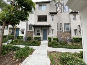 Building Photo - 2bd/2.5ba Townhouse with A/C in San Elijo ...