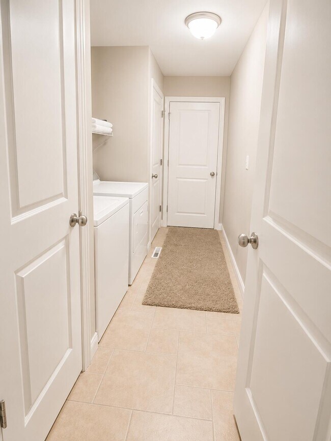 Building Photo - 7420 Arratt Ct