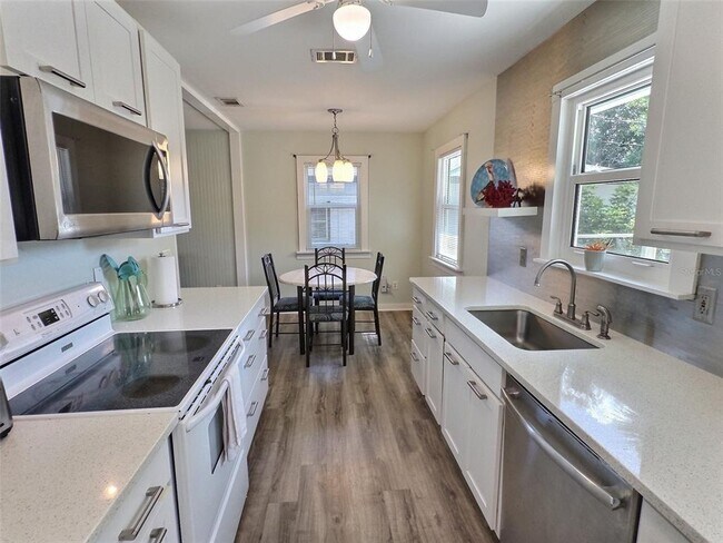 Building Photo - 1431 Paloma Ln