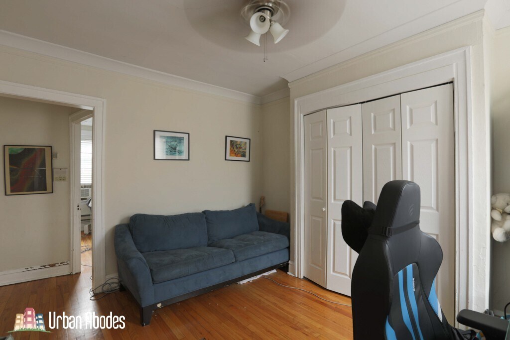 Building Photo - 816 W Cornelia Ave