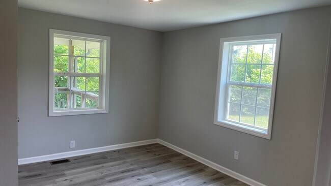 Building Photo - 323 Co Rd 166